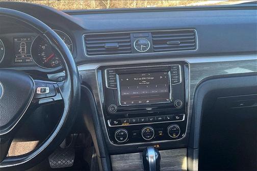 2017 Volkswagen Passat 1.8T SE