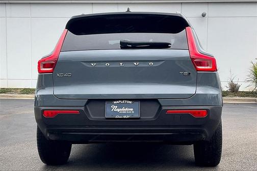 2021 Volvo XC40 R-Design