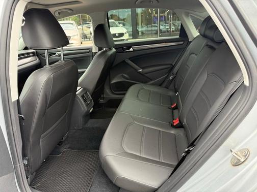 2020 Volkswagen Passat 2.0T R-Line
