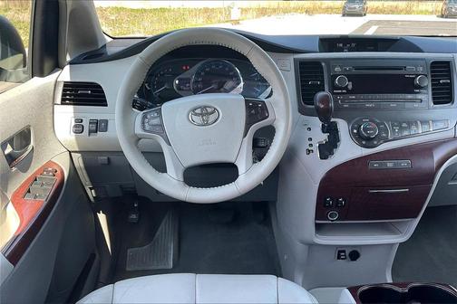2014 Toyota Sienna XLE