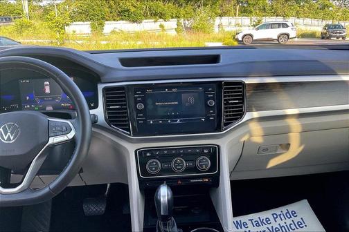Deep Black Pearl Effect 2022 Volkswagen Atlas 3.6L V6 SE w/Technology