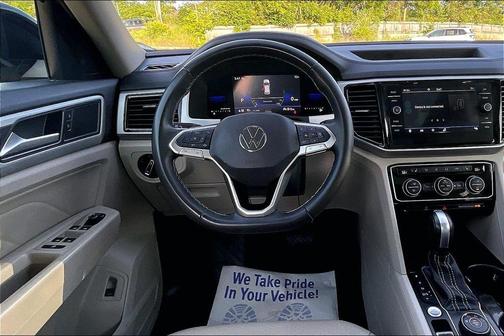 Deep Black Pearl Effect 2022 Volkswagen Atlas 3.6L V6 SE w/Technology