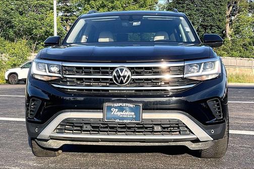 Deep Black Pearl Effect 2022 Volkswagen Atlas 3.6L V6 SE w/Technology