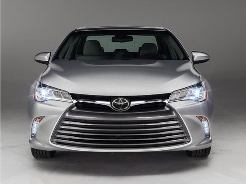 Midnight Black Metallic 2017 Toyota Camry SE