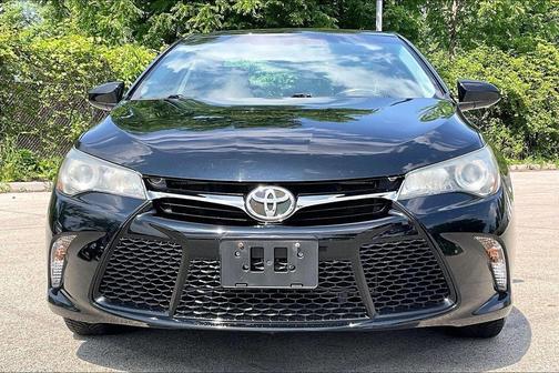 Midnight Black Metallic 2017 Toyota Camry SE