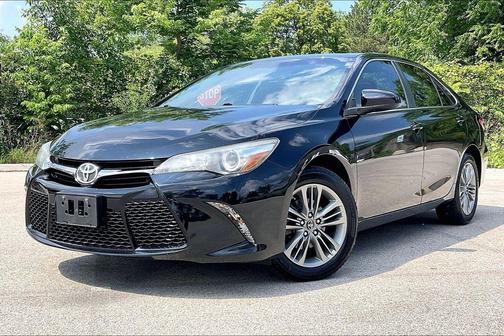 Midnight Black Metallic 2017 Toyota Camry SE