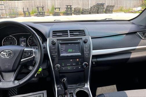 Midnight Black Metallic 2017 Toyota Camry SE