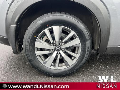 2024 Nissan Pathfinder SL FWD