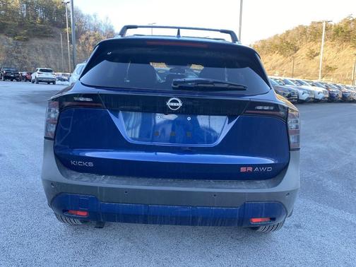 2025 Nissan Kicks SR