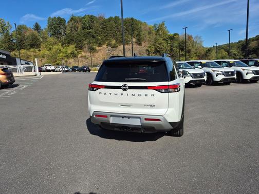 2025 Nissan Pathfinder Platinum 4WD