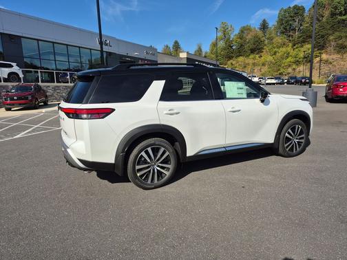 2025 Nissan Pathfinder Platinum 4WD
