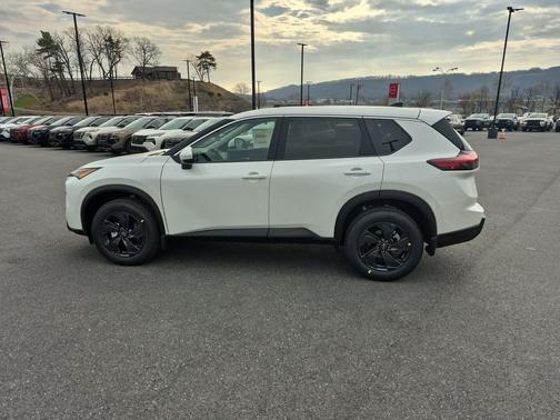 Everest White Pearl Tricoat 2026 Nissan Rogue SV