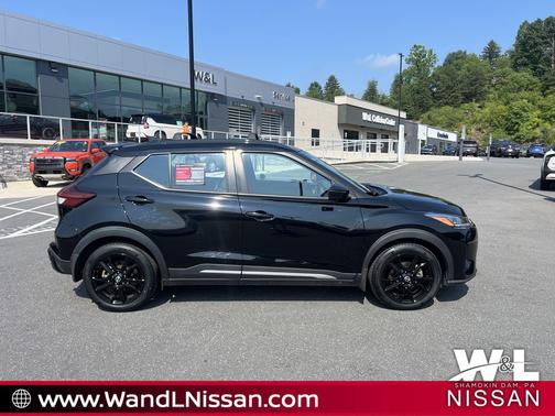 2022 Nissan Kicks SR