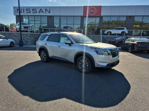 2025 Nissan Pathfinder SV 4WD