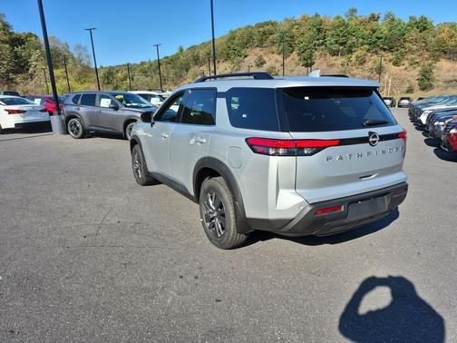 2025 Nissan Pathfinder SV 4WD