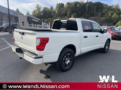 2024 Nissan Titan SV