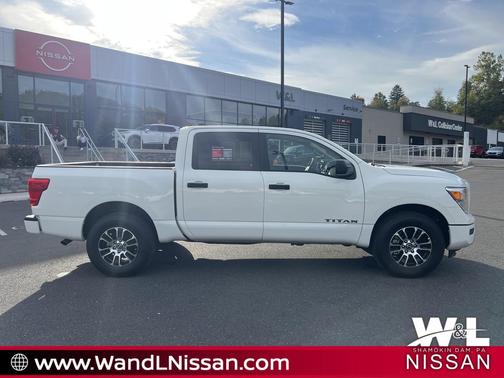 2024 Nissan Titan SV
