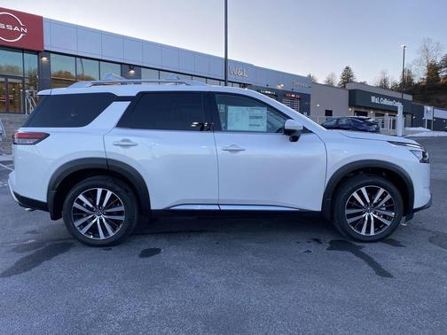 2025 Nissan Pathfinder Platinum 4WD