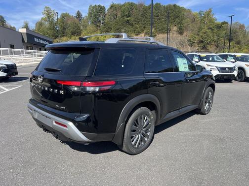 2025 Nissan Pathfinder SL 4WD