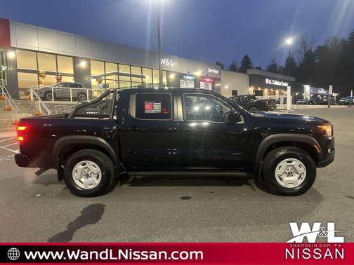 2024 Nissan Frontier SV