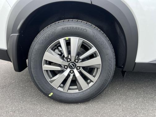 Everest White Pearl Tricoat 2026 Nissan Pathfinder SL