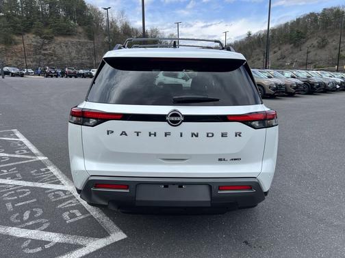 Everest White Pearl Tricoat 2026 Nissan Pathfinder SL