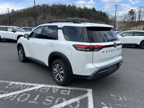 Everest White Pearl Tricoat 2026 Nissan Pathfinder SL