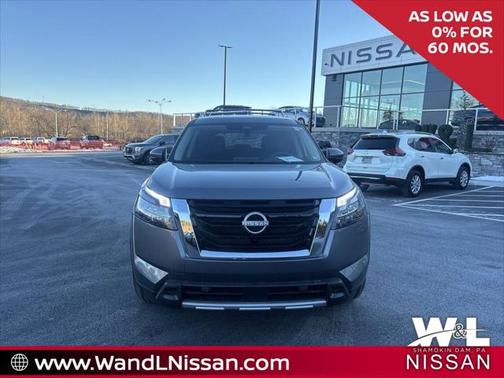 2025 Nissan Pathfinder SL