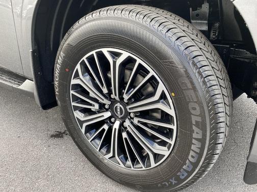 2025 Nissan Armada SL 4WD