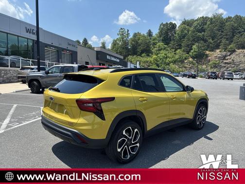 Nitro Yellow Metallic 2024 Chevrolet Trax FWD 2RS