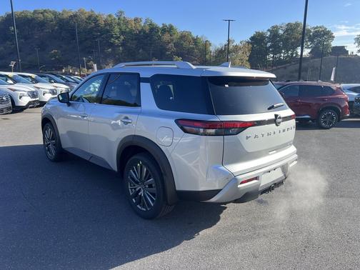 2025 Nissan Pathfinder SL 4WD