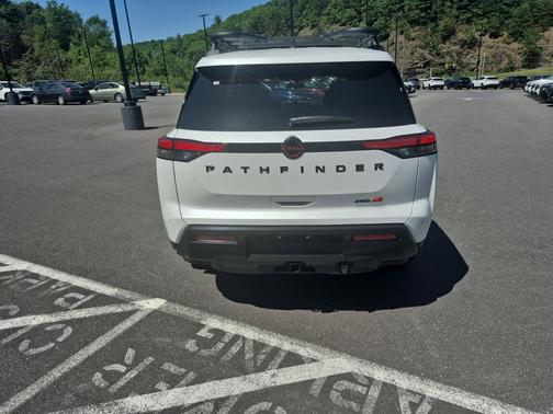 Everest White Pearl Tricoat 2026 Nissan Pathfinder Rock Creek