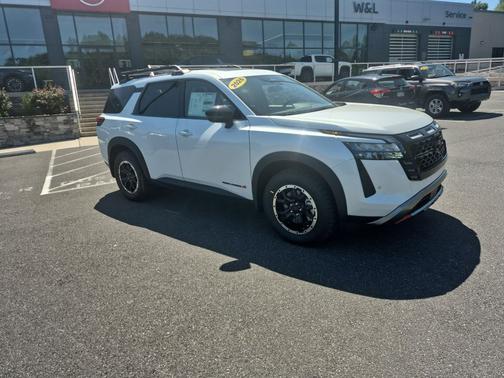 Everest White Pearl Tricoat 2026 Nissan Pathfinder Rock Creek