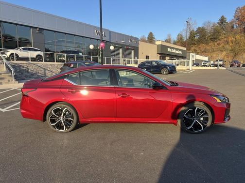2025 Nissan Altima SR FWD