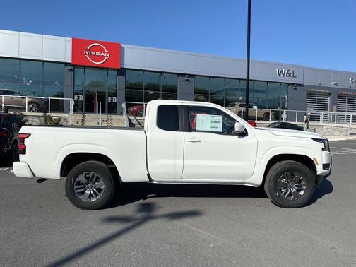 2025 Nissan Frontier SV