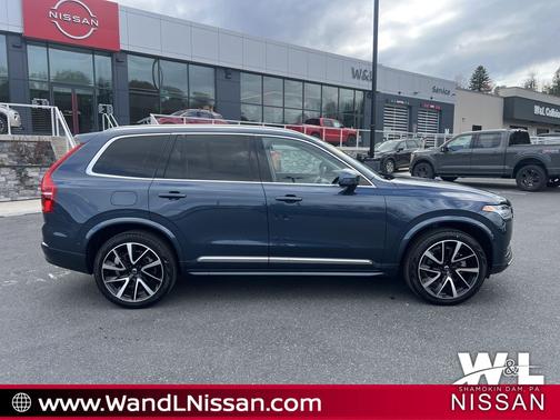 Denim Blue Metallic 2023 Volvo XC90 B5 Plus