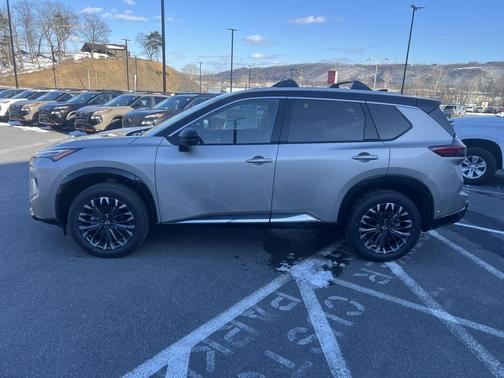 Champagne Silver Metallic/Super Black 2026 Nissan Rogue Platinum