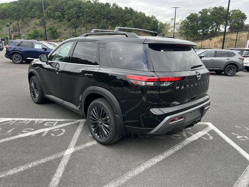 Super Black 2026 Nissan Pathfinder SL