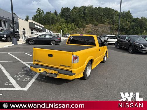 2003 Chevrolet S-10 Base
