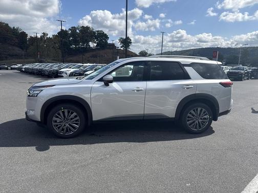 2025 Nissan Pathfinder SL 4WD