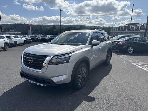 2025 Nissan Pathfinder SL 4WD
