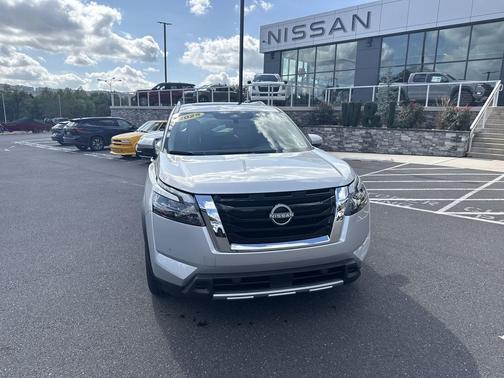 2025 Nissan Pathfinder SL 4WD