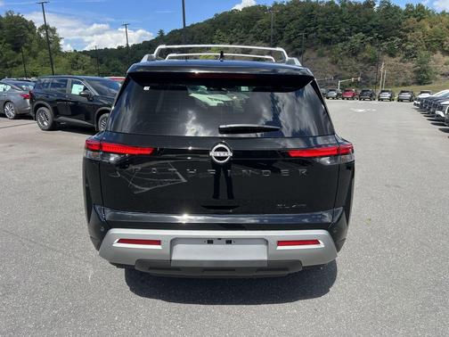2025 Nissan Pathfinder SL 4WD