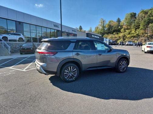 2025 Nissan Pathfinder SL 4WD