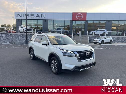 2023 Nissan Pathfinder SL 4WD