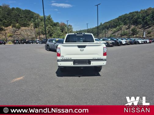 2024 Nissan Titan SV