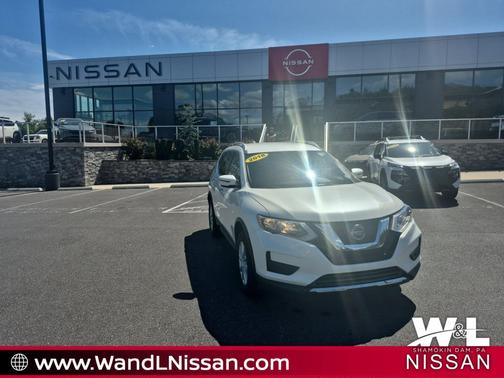 Pearl White 2018 Nissan Rogue SV