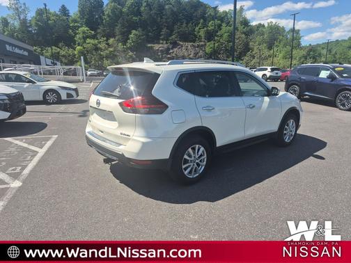 Pearl White 2018 Nissan Rogue SV