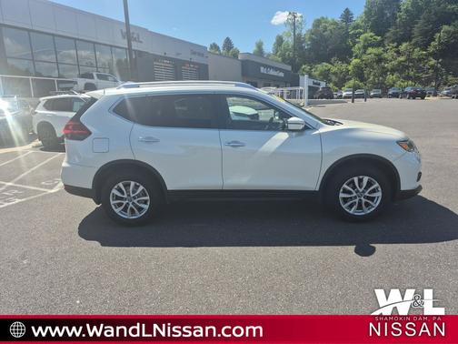 Pearl White 2018 Nissan Rogue SV