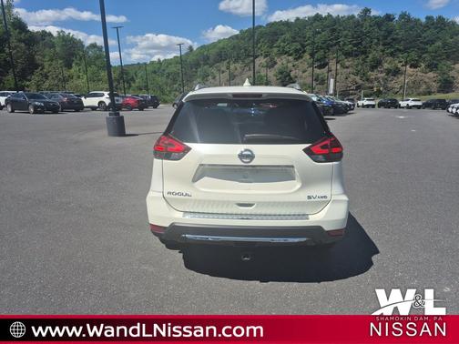 Pearl White 2018 Nissan Rogue SV